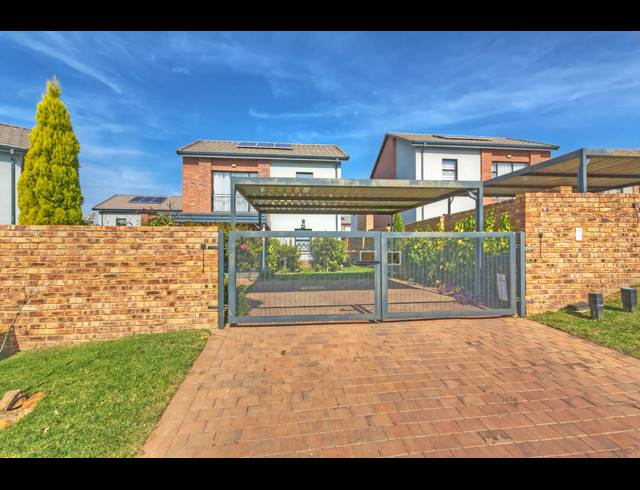 3 BEDROOM HOUSE FOR SALE IN COSMO CITY